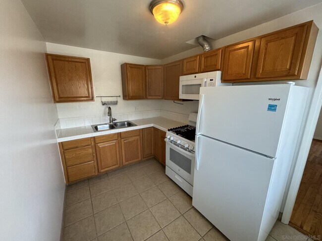 Building Photo - 4919 W Point Loma Blvd