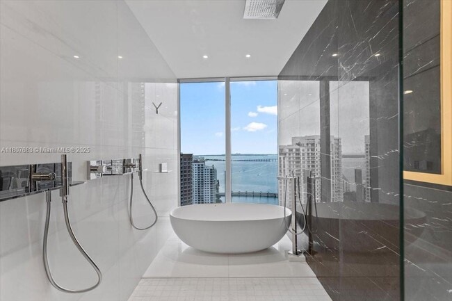 Building Photo - 300 Biscayne Blvd Way