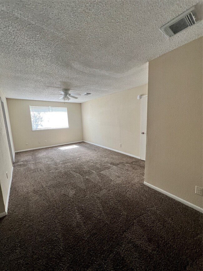 Building Photo - 15826 Willmore Ln