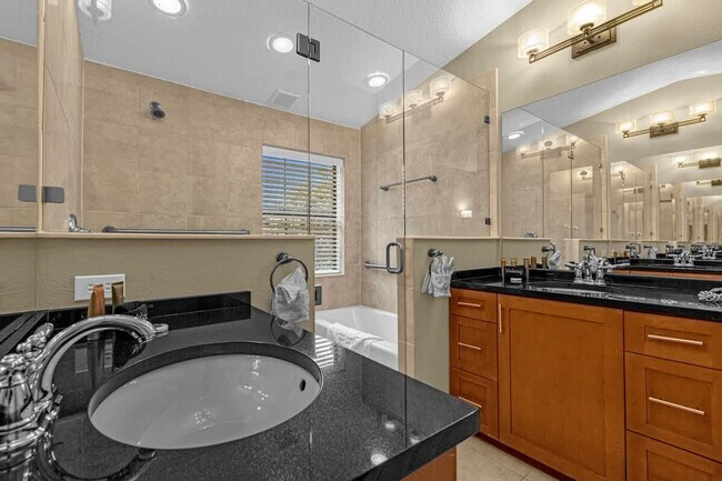 Building Photo - 14590 Damai Ln