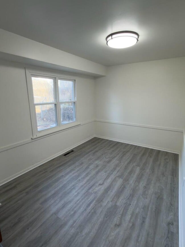 Building Photo - 1915 23rd St