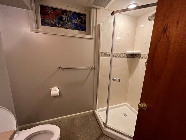 Building Photo - Amazing NE Portland 4Bd + 3Ba ~ House Sola...