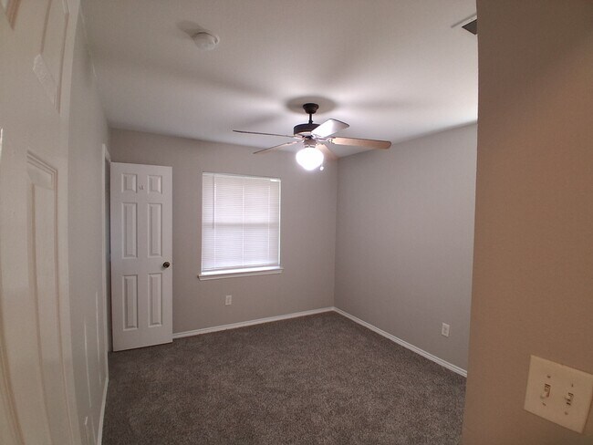 Building Photo - 3611 Palm Dr