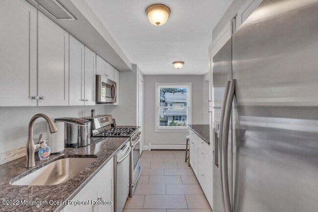 Building Photo - 1226 1/2 Briarwood Rd-