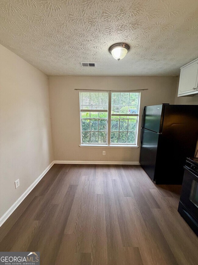 Building Photo - 8513 Pineland Dr
