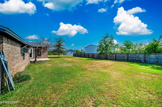 Building Photo - 2422 Thames Dr