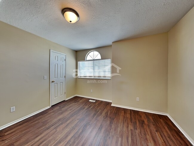 Building Photo - 5870 S Clear Vista Dr