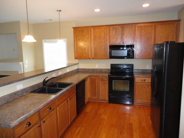 Building Photo - 6878 Coopers Hawk Trl