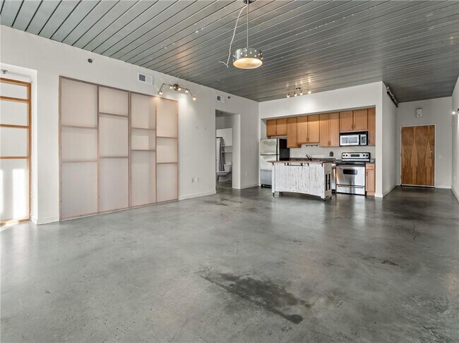 Building Photo - 620 Glen Iris Dr NE