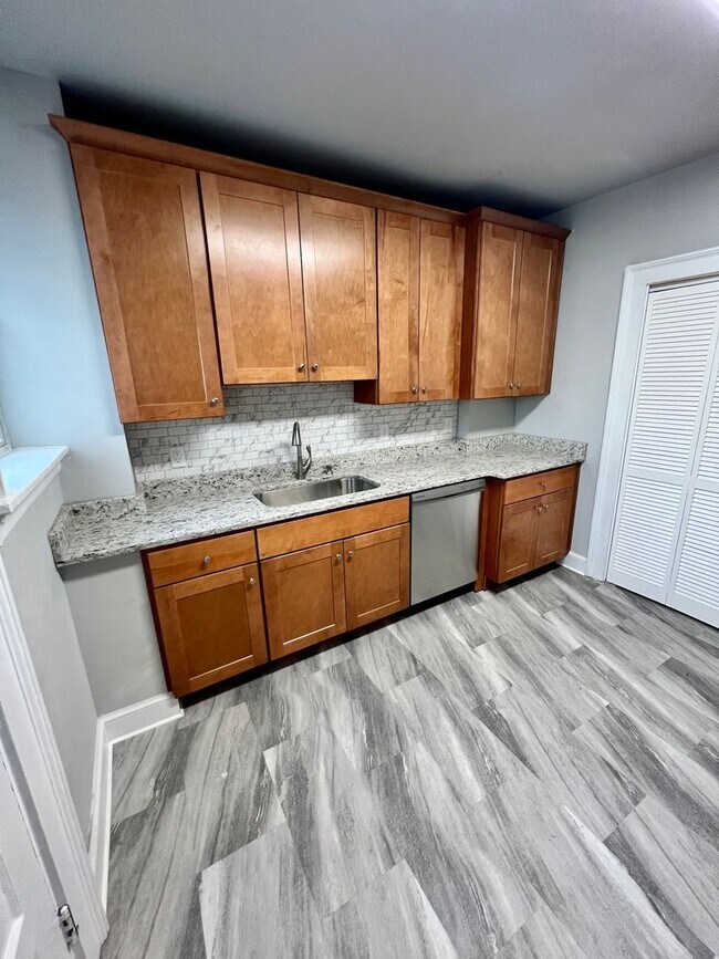 Building Photo - 402 N Sheppard St