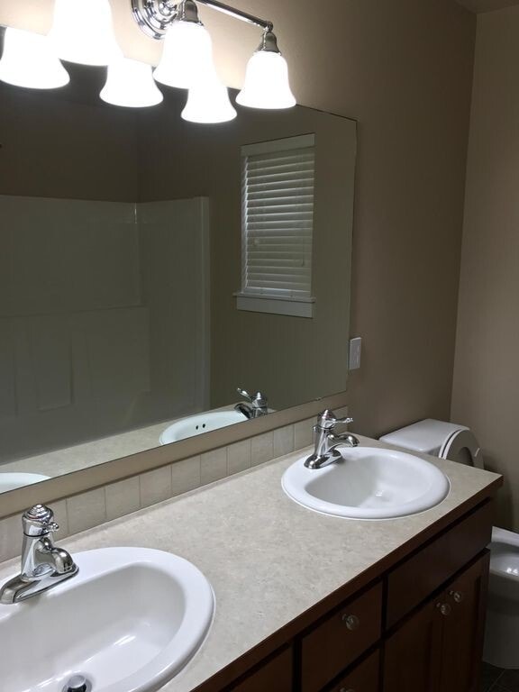 Building Photo - Spacious Home in Desirable Fircrest