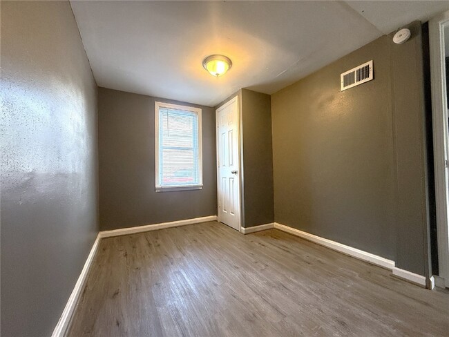 Building Photo - 223 La Motte Ln