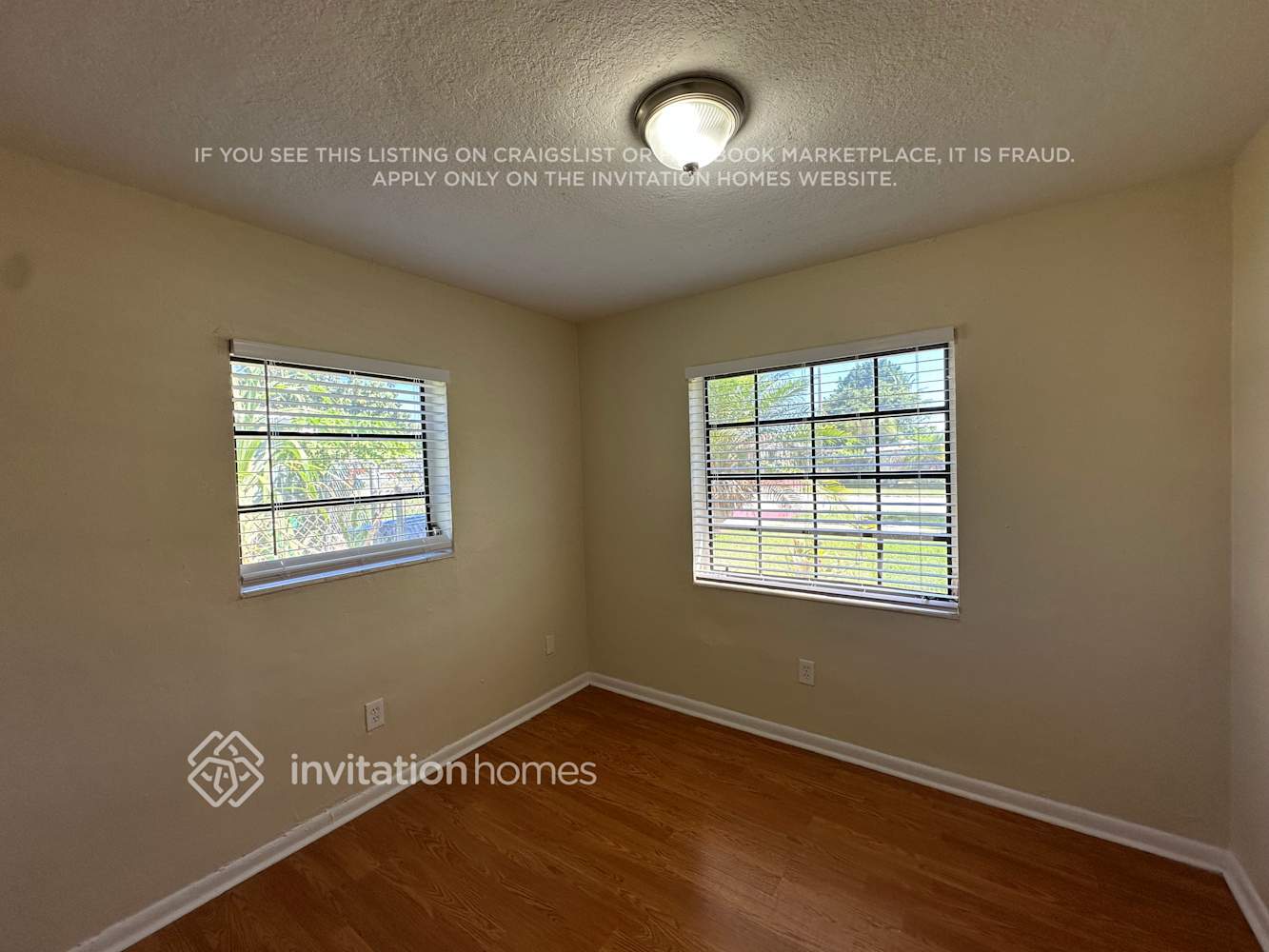 Building Photo - 10805 SW 142nd Ln