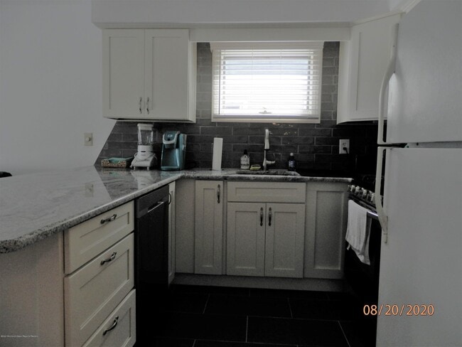 Building Photo - 613 Brinley Ave