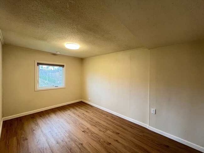 Building Photo - 2 Bed 1 Bath home in Powellhurst-Gilbert! In Unit Laundry and Private yard!