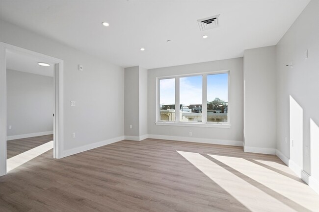 Building Photo - 25 2nd St