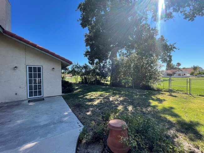 Building Photo - Beautiful 3 Bedroom 2 Bath Single Family H...
