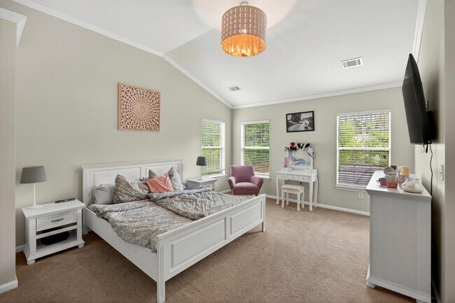 Building Photo - 5409 Dwight Dr