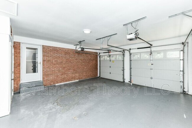 Building Photo - 5012 Sideburn Rd