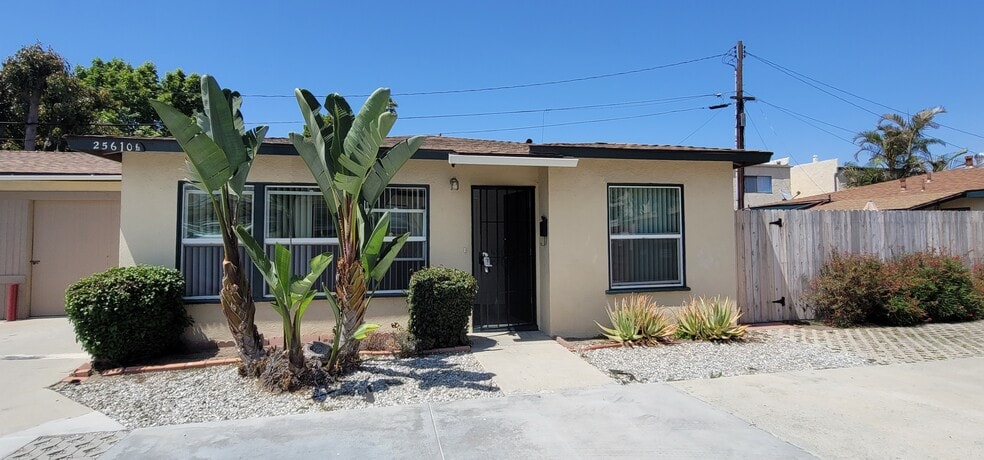 Building Photo - 25610 Oak St