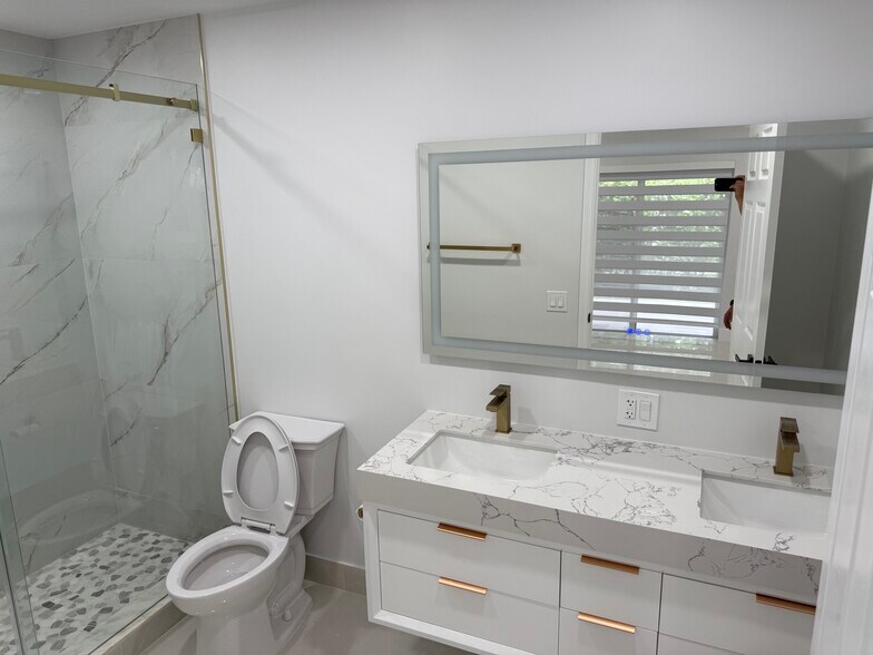 Building Photo - 1560 Canary Island Dr
