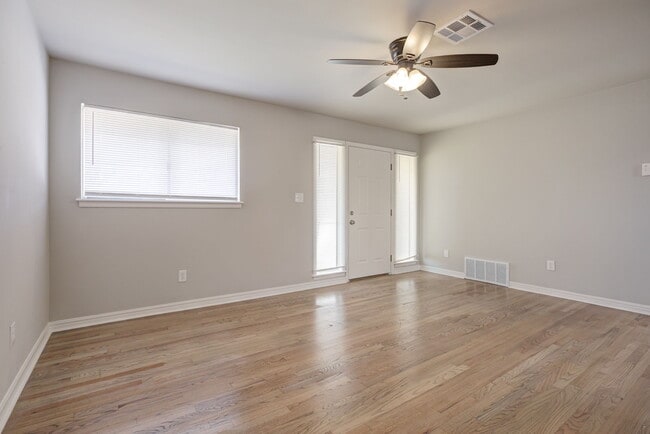 Building Photo - 1520 Brookdale Dr