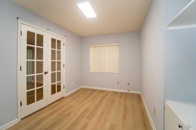 Building Photo - 23 Catalonia Ct