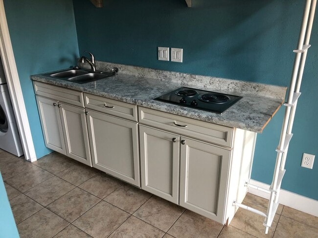 Building Photo - Newer tiny home in Harrisburg, OR!