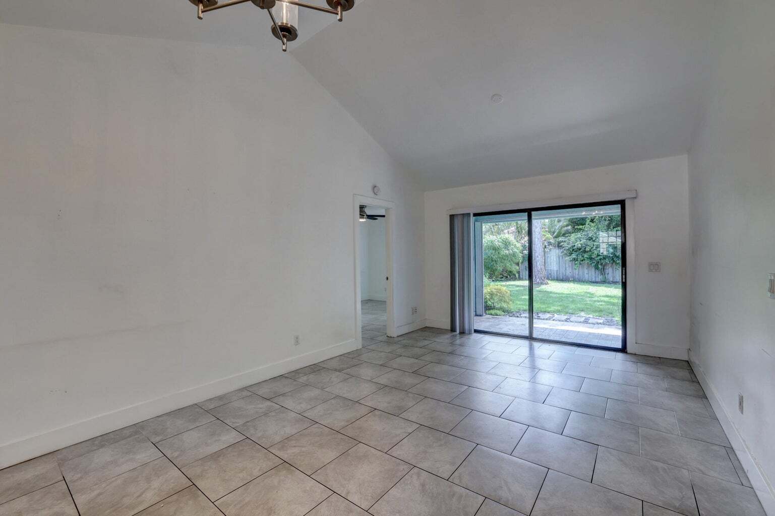 Building Photo - 5770 SE Wilsie Dr