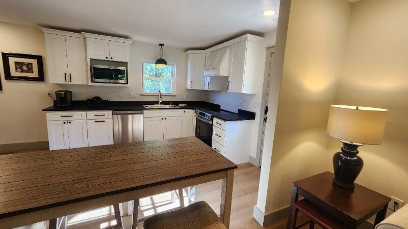 Building Photo - 1704 S Forest Dr