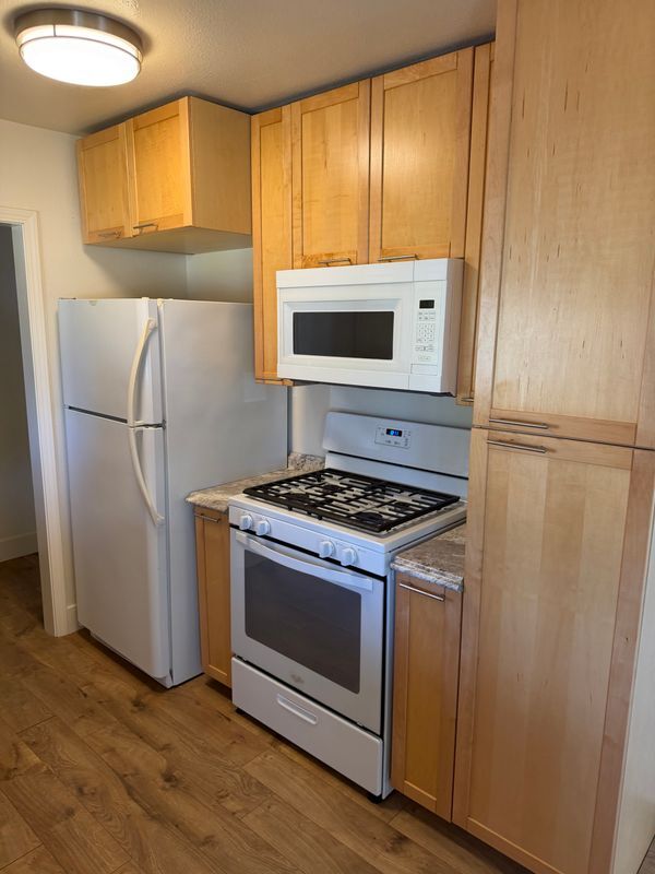 Building Photo - 6552 Miles Ln