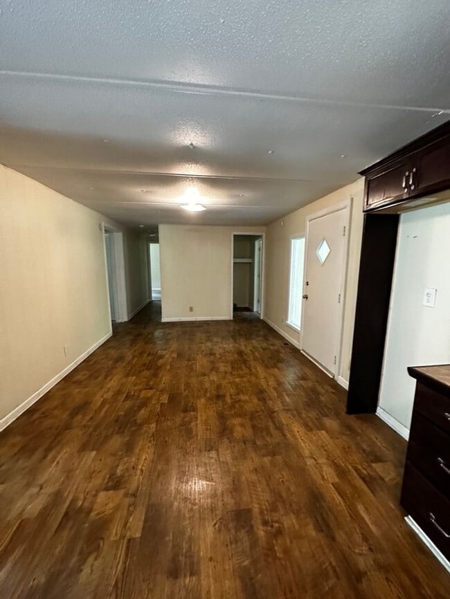 Building Photo - 4 Bedrooms, 2 Bathrooms - Home in Cartersville!