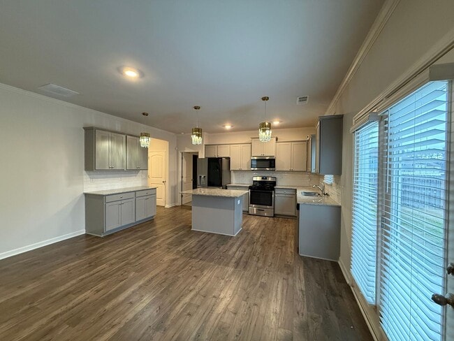 Building Photo - Beautiful and Spacious 5BR 4.5BA Home w/ Full Appliance Kitchen • Garage in Fairburn