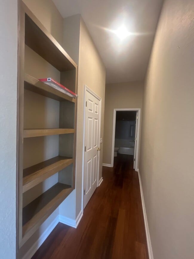 Building Photo - 1802 Teston Ln