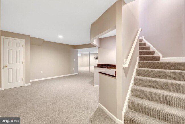 Building Photo - 15053 Doral Pl