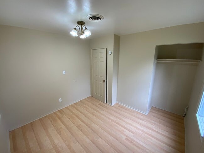 Building Photo - 1503 Fairwood St