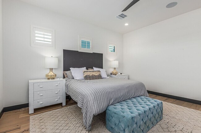 Building Photo - Luxury at Vistal