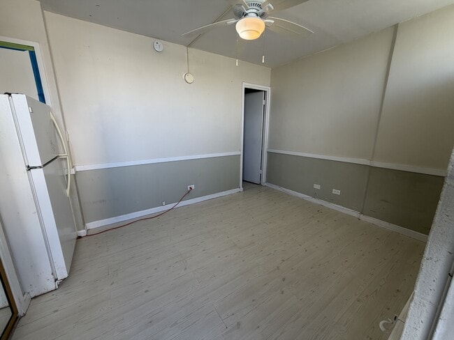 Building Photo - 2421 Ala Wai Blvd