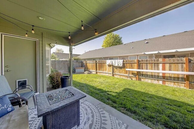 Building Photo - Adorable 3 bed 2 bath Meridian home just o...