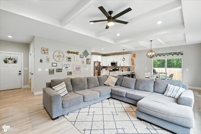 Building Photo - 4 BEDROOM | 2 BATHROOMS | 3 CAR GARAGE | M...