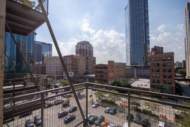 Building Photo - 910 S Michigan Ave