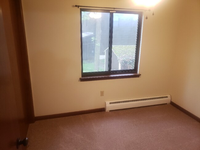 Building Photo - 1119 Farnsworth Ave