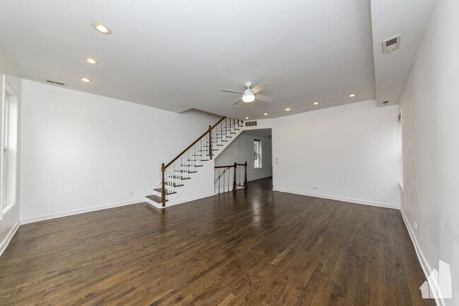 Building Photo - 1426 N Greenview Ave