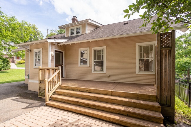 Building Photo - 601 Rushton Rd