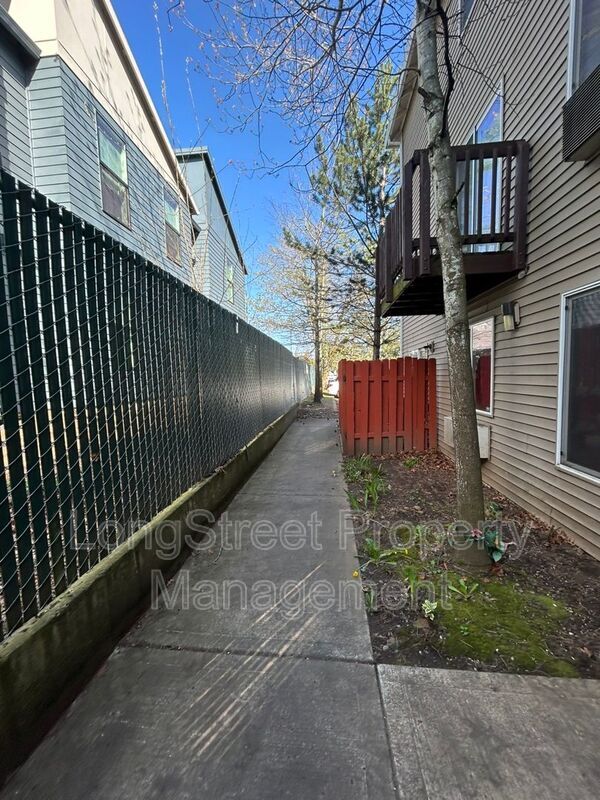 Building Photo - 3317 SE 122nd Ave