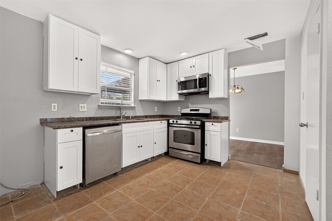 Building Photo - 10814 Parkland Woods Dr