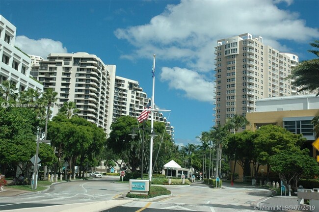 Building Photo - 540 Brickell Key Dr