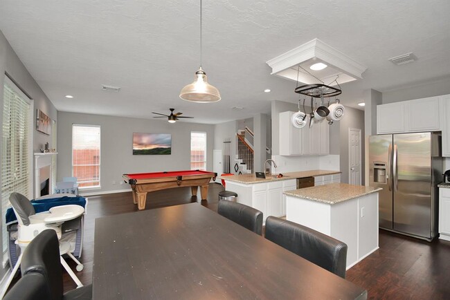 Building Photo - 2322 Lord Nelson Dr