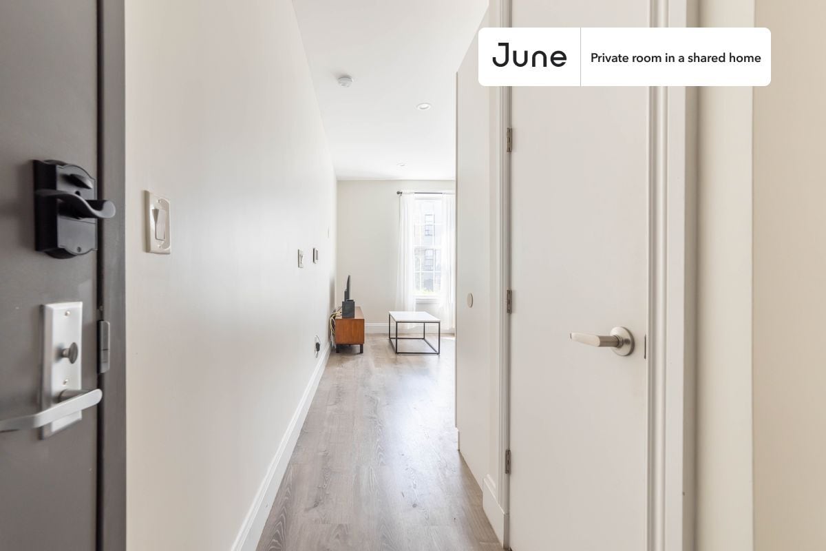 Building Photo - Room in Shared 2 bed/1 bath home