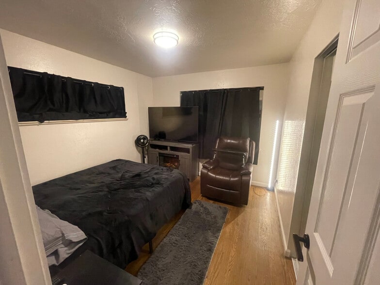 Building Photo - 2528 14th Ave Ct